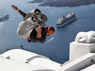 Ο Pavel Petkuns νικητής στον αγώνα parkour της Σαντορίνης Ο Pavel Petkuns νικητής στον αγώνα parkour της Σαντορίνης