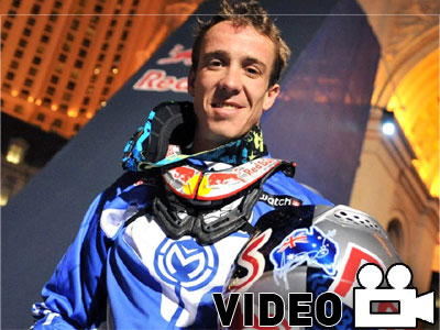 O Robbie Maddison πήδηξε με μοτοσικλέτα πάνω από τον Ισθμό της Κορίνθου