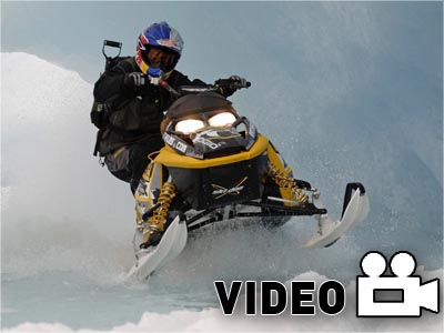 Απολαύστε το snowmobile