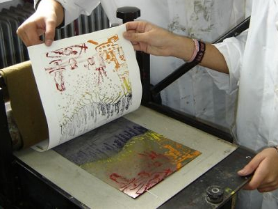 «Η δυναμική παρουσία της γυναίκας στη χαρακτική τέχνη»