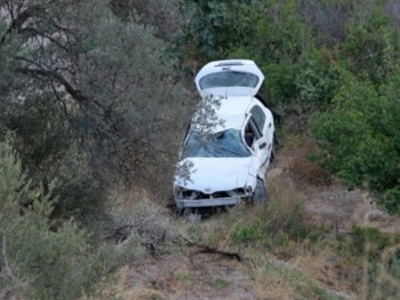 Αυτοκίνητο έπεσε σε χαράδρα 15 μέτρων