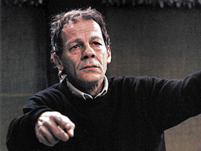 Ο Σταύρος Ξαρχάκος στο Δημοτικό Θέατρο του Πειραιά;