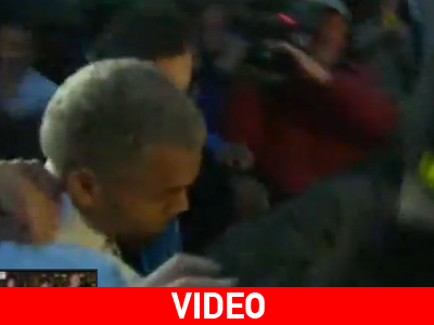 Ελεύθερος ο τραγουδιστής Κρις Μπράουν Ελεύθερος ο τραγουδιστής Κρις Μπράουν