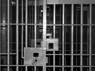 Συνεχίζουν να εισπράττουν τον μισθό τους από τη φυλακή οι υπάλληλοι του ΙΚΑ