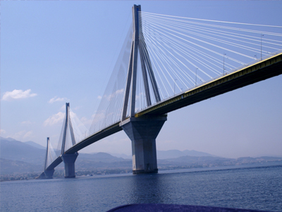 Ολιγόλεπτες διακοπές κυκλοφορίας στη γέφυρα Ρίου-Αντιρρίου