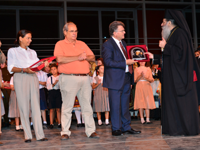 Η Μητρόπολη Πειραιώς βραβεύει τον καθηγητή κ. Σοφοκλή Ξυνή