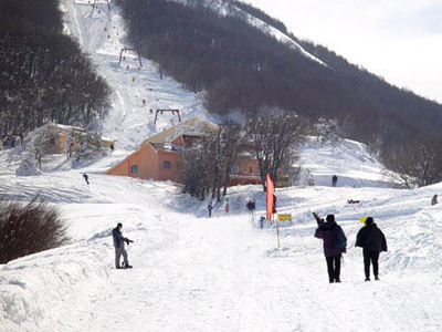 Οι λάτρεις του σκι στο Χιονοδρομικό Κέντρο Πηλίου