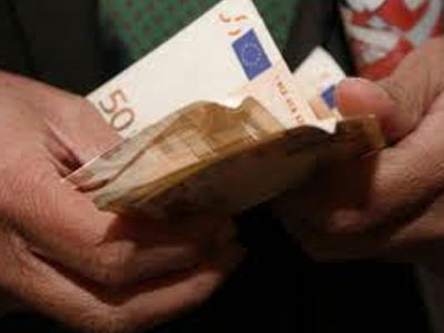 Σύλληψη υπαλλήλου του ΣΔΟΕ για χρηματισμό