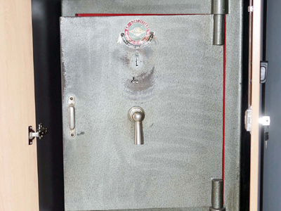 Πήραν και τα χρηματοκιβώτια