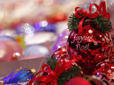 Έναρξη εορταστικού ωραρίου σε Αθήνα και Πειραιά