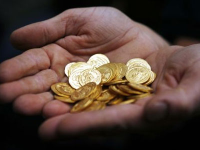 Βόλος: Έκλεψαν χρυσές λίρες