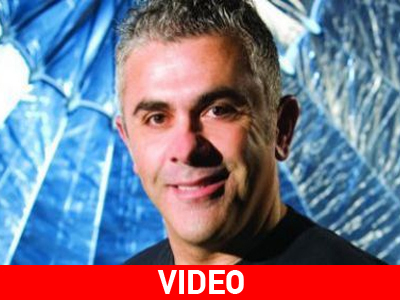 «Στην πρίζα» ο Θωμάς Χρυσοχοΐδης