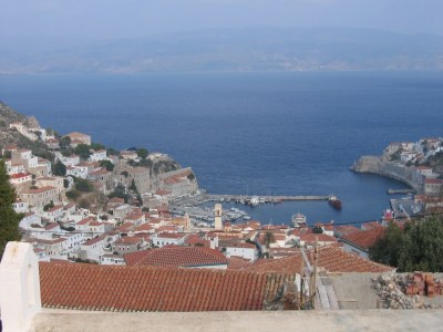 Η «Ρόζυ» έπεσε στο λιμάνι!