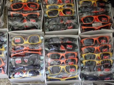 «Τα γυαλιά-μαϊμού τυφλώνουν»