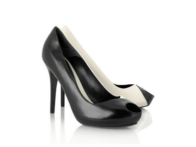 Με τη διχρωμία άσπρου – μαύρου παίζει ο Alexander McQueen