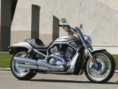 Η Harley Davidson καλωσορίζει στην Ελλάδα την νέα σειρά μοτοσικλετών για το 2010