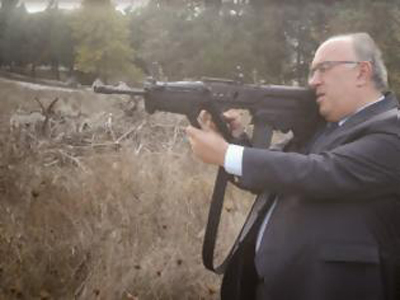 Το όπλο του  Yφυπ. Μεταφορών Μιχάλη Παπαδόπουλου