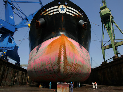 «Τελεσίγραφο» για τα ναυπηγεία