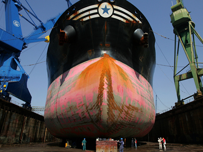 « Νʼ ανοίξουν τα ναυπηγεία Σκαραμαγκά»