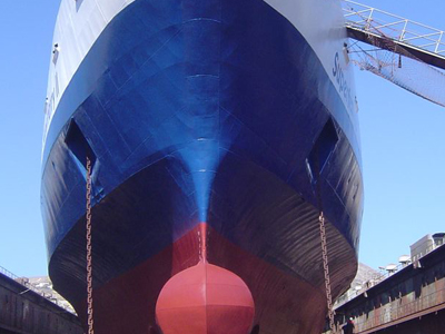 Ναυπηγοεπισκευή: Η Ευρώπη ζητεί άμεση στήριξη