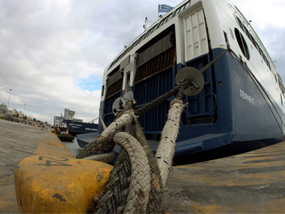 «Δένει» τα πλοία η ΠΝΟ