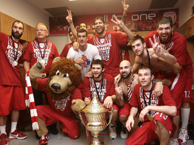 Ο Βασιλιάς στον θρόνο του!