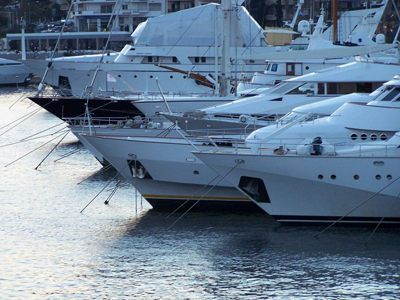 Τα τέλη «διώχνουν» τα ξένα σκάφη