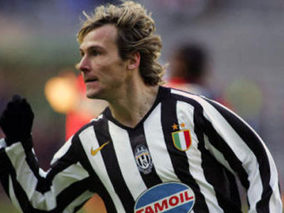 Επιστρέφει στη Γιούβε ο Νέντβεντ