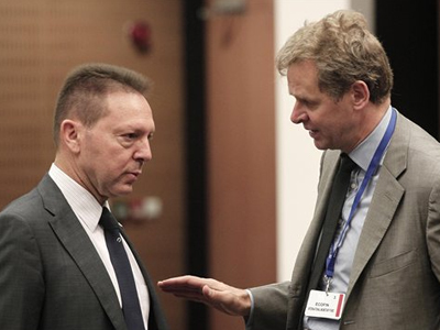 Αναβάλλεται για αύριο η συνάντηση Στουρνάρα – Τρόικας