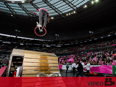 Dirt jump show μπροστά σε 70.000 κόσμο