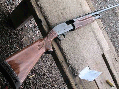 Λουόμενος βρήκε όπλο στη θάλασσα